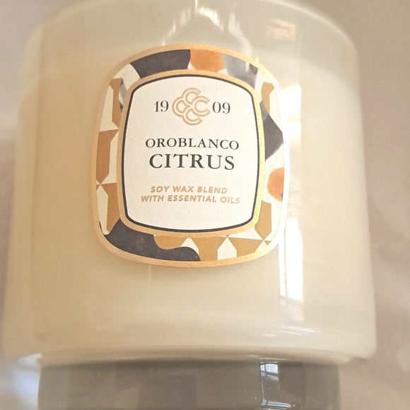 Citrus Soy Pillar Glass 3 Wick Oroblanco Candle Colonial Candle NEW IN BOX - Picture 7 of 12